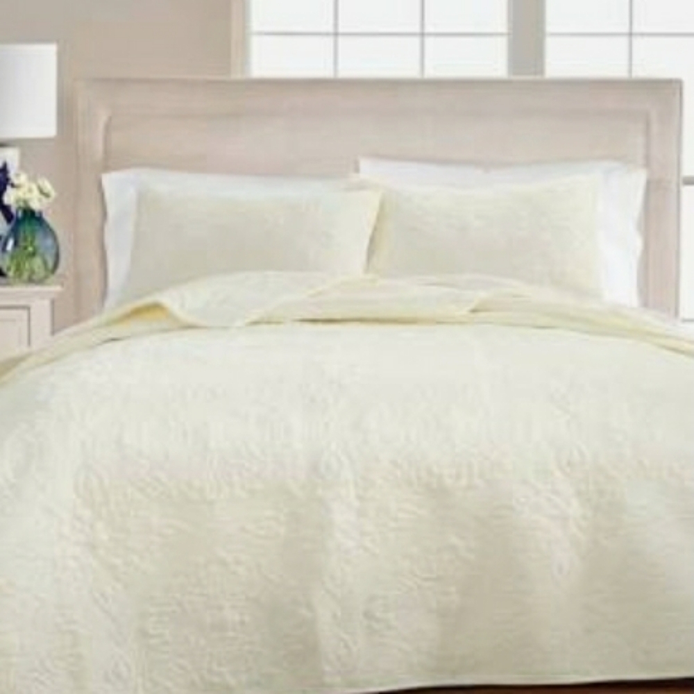 NWT Martha Stewart Tufted Velvet Quilt